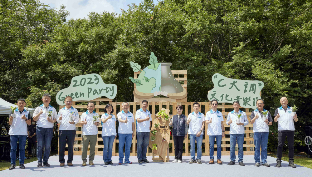 友達光電攜手供應商夥伴及台中市政府，共同倡議及推廣加樹減塑、節能減碳的淨零綠生活