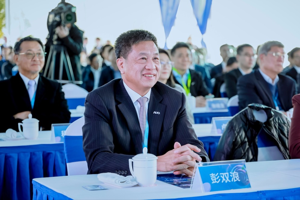 NG娱乐董事长暨集团策略长彭双浪出席NG娱乐昆山二期启用仪式