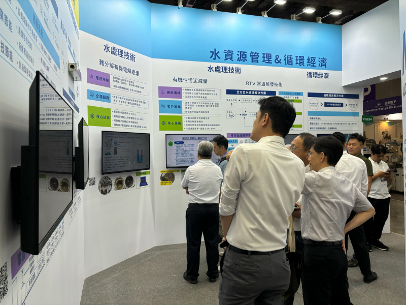 友達以深厚的智慧製造經驗發展永續戰略，積極延伸價值鏈，轉化成可供外界使用的綠色智慧服務，進軍SEMICON Taiwan 2024，提供半導體產業鏈打造AI世代的永續即戰力。